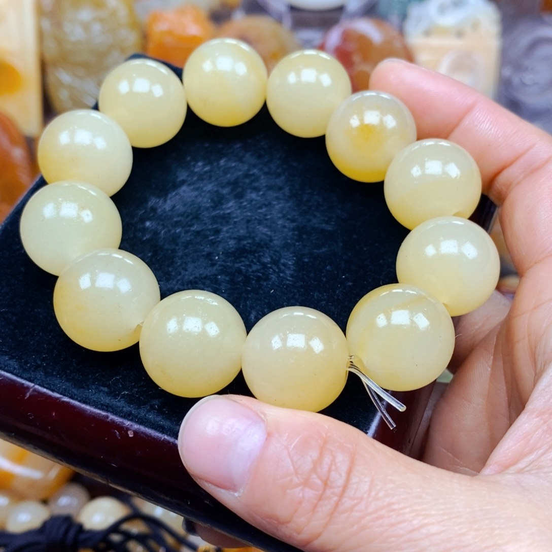 石英质玉（黄龙玉）未镶嵌颈饰