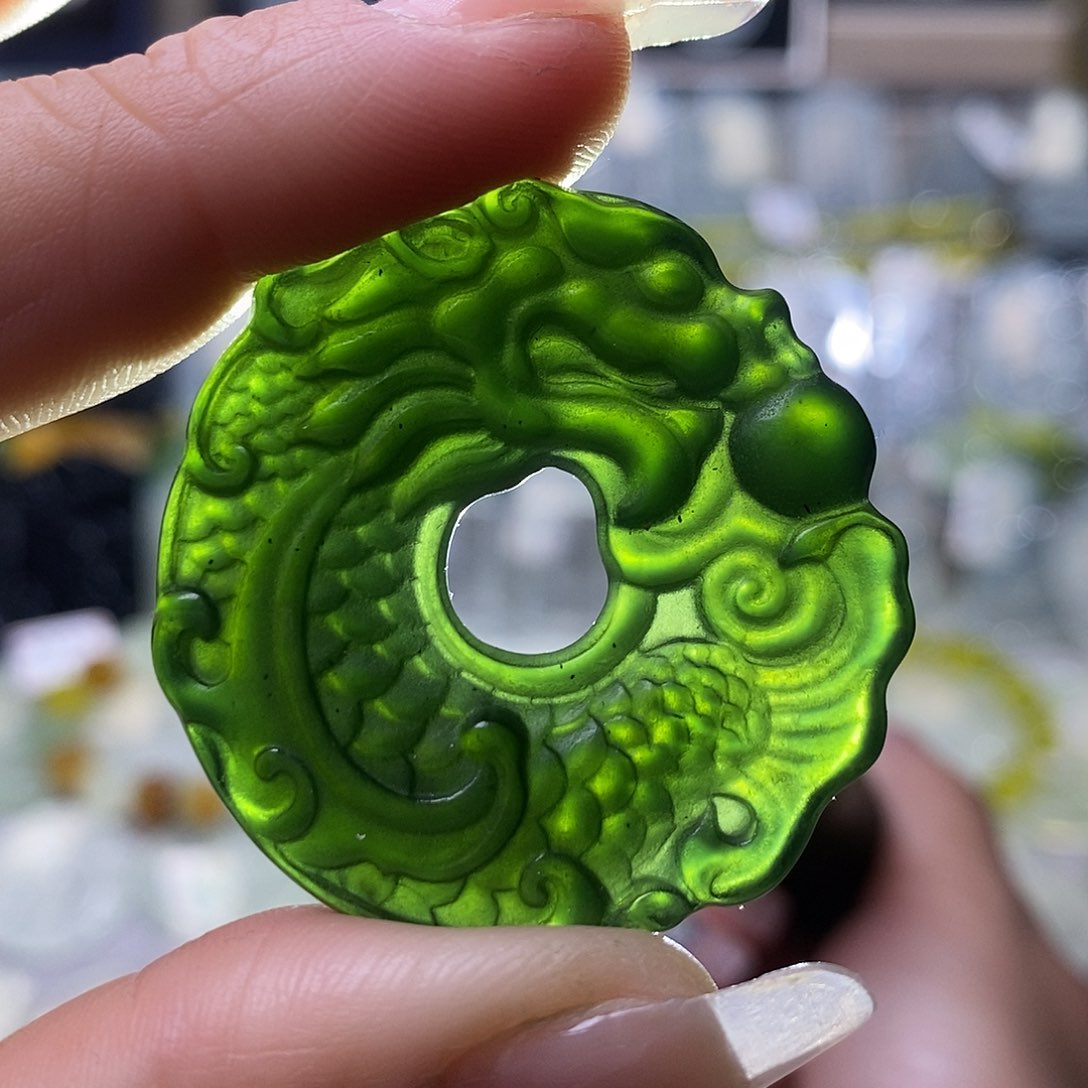 蛇纹石玉颈饰未镶嵌