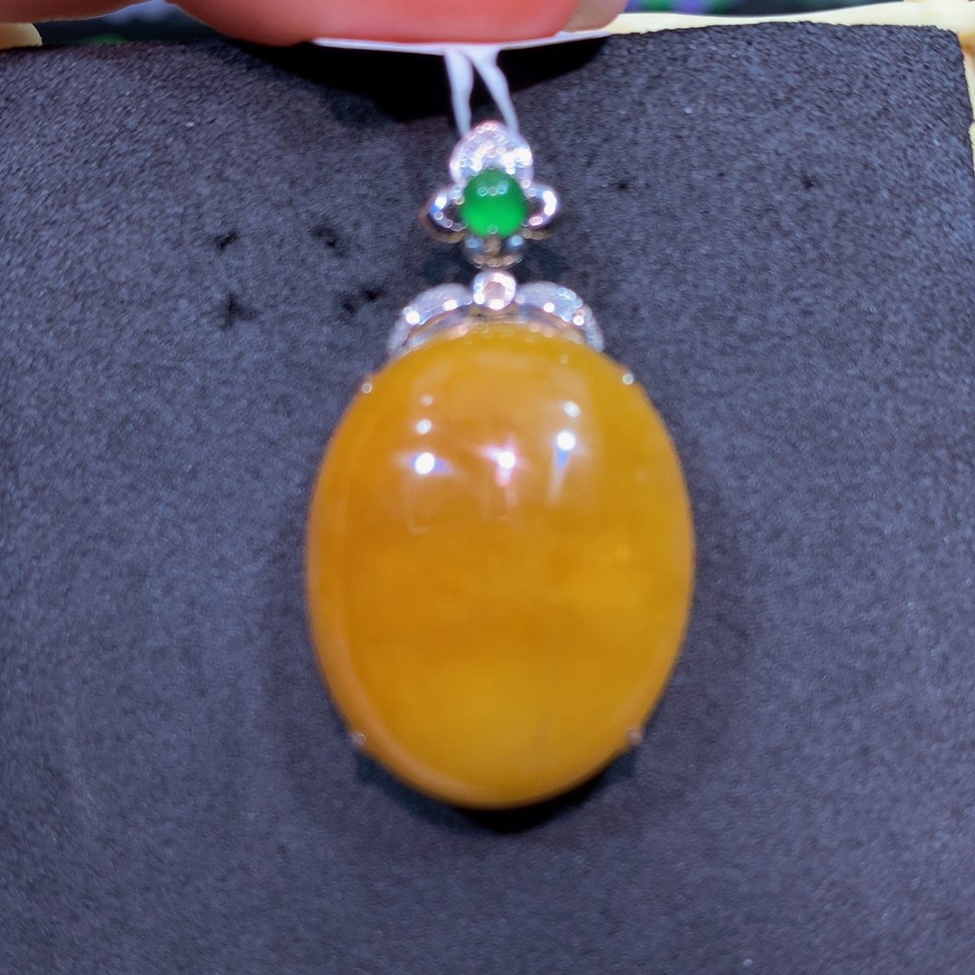 翡翠18K金镶嵌颈饰翡翠