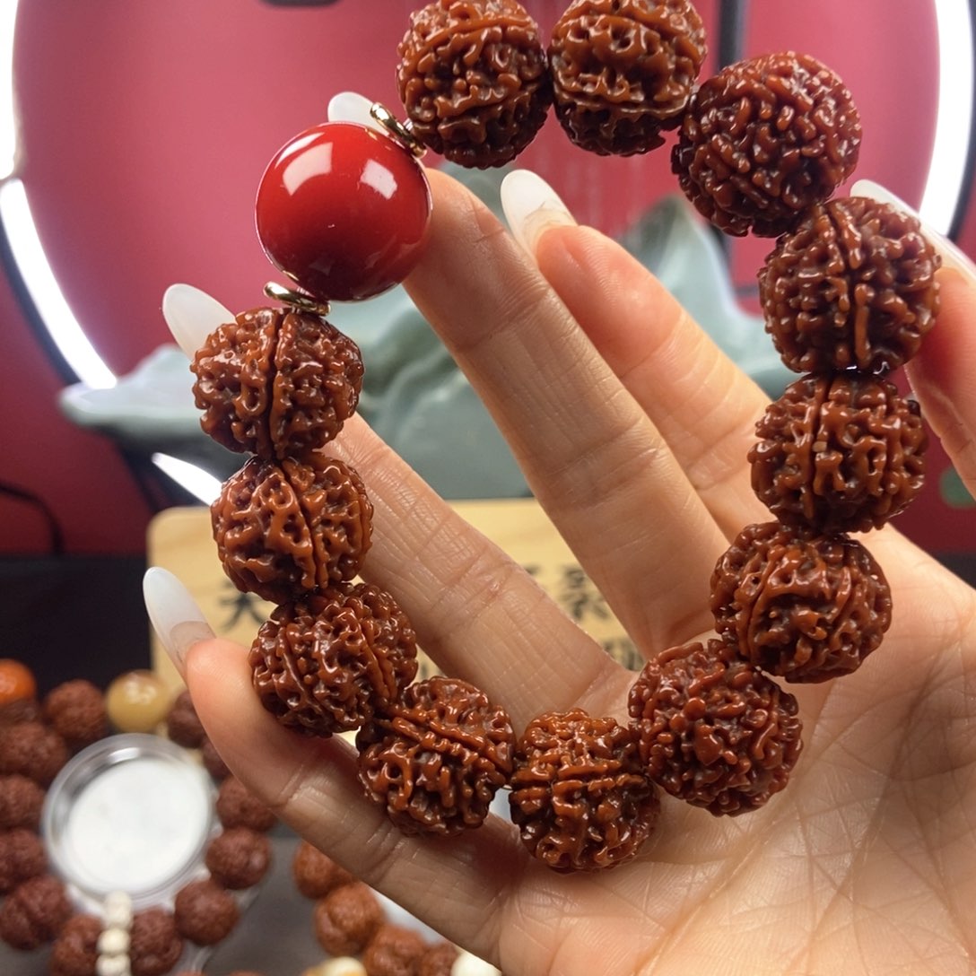 金刚菩提吊坠620红。