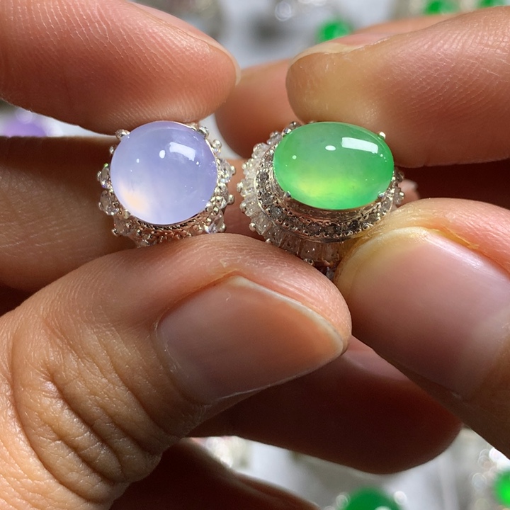 翡翠未镶嵌戒指铜托，卖裸石，需要二次镶嵌