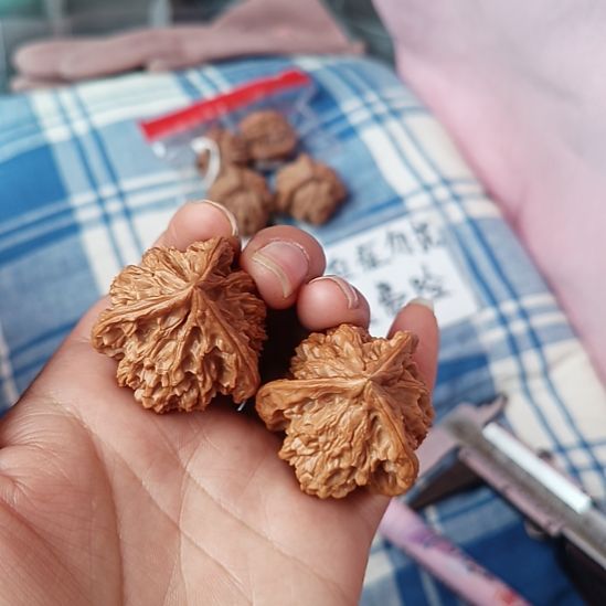 冬***在盘山文玩三棱37左右打底