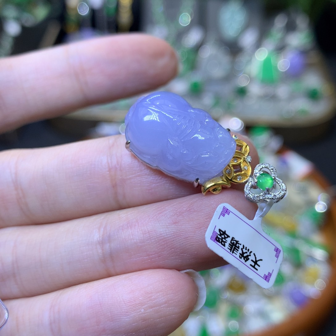 颈饰18K金镶嵌翡翠