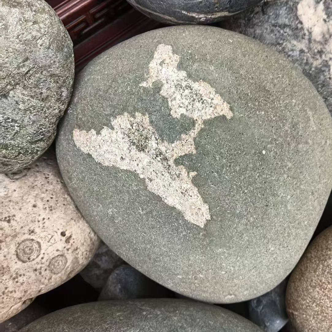 石摆件增添空间独特氛围