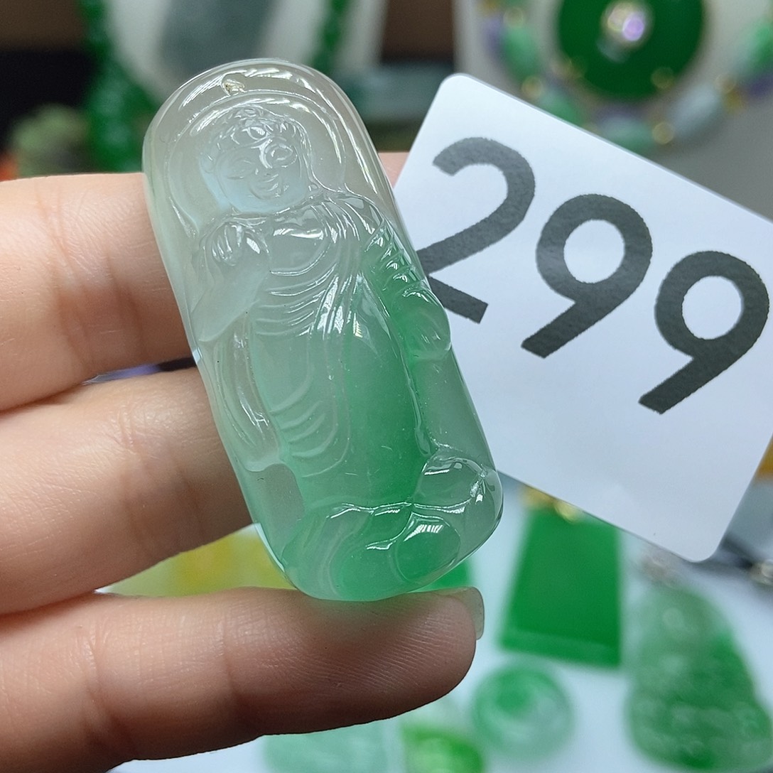 翡翠吊坠(赠链)未镶嵌