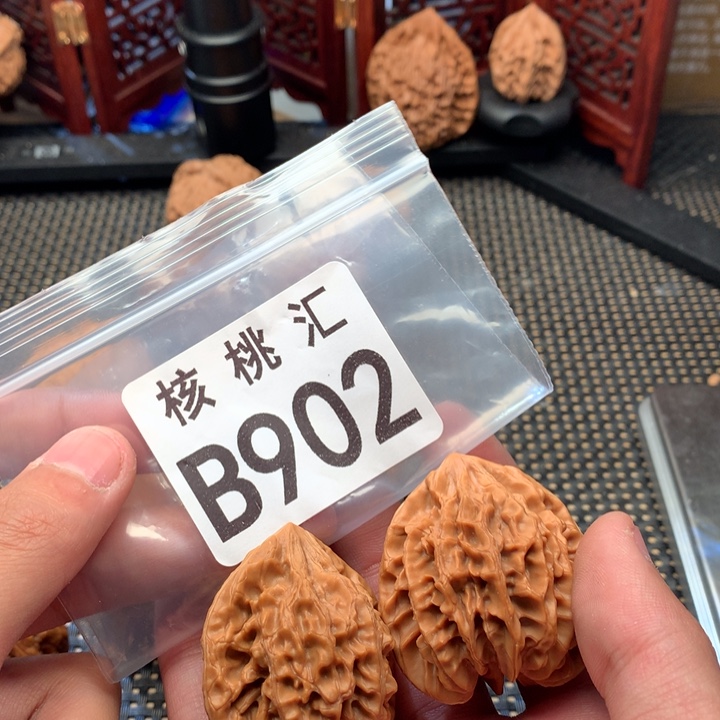 文玩核桃吊坠龙门涧