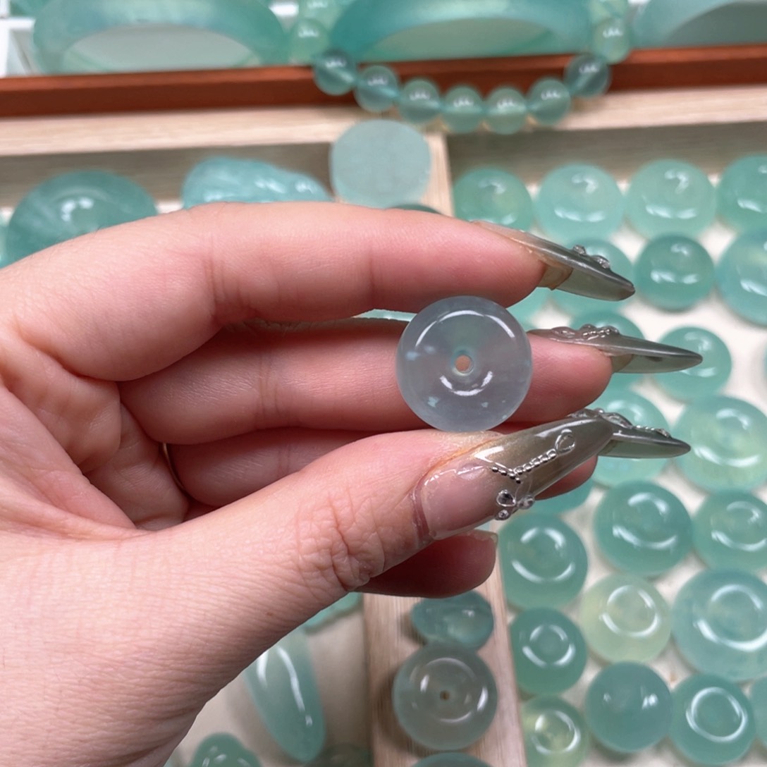 蛇纹石玉手镯未镶嵌郭*宝