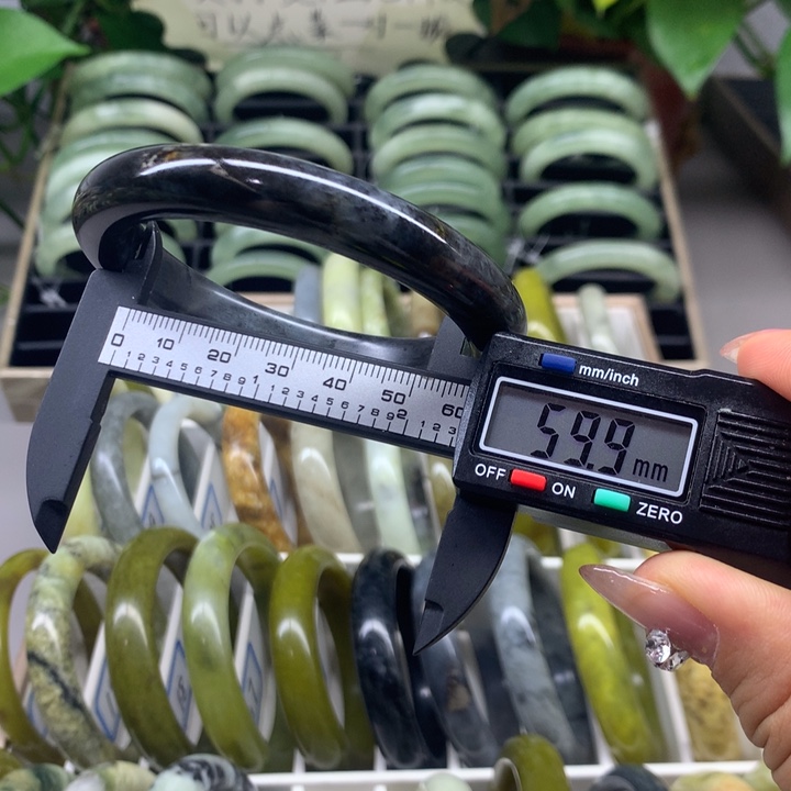 蛇纹石玉未镶嵌手镯6