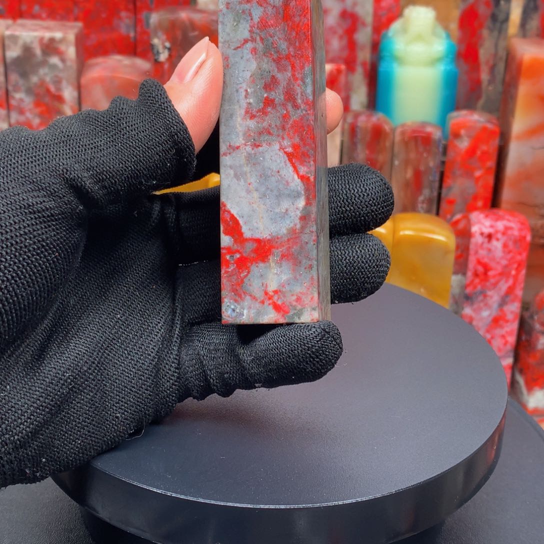 昌化石牛角冻鸡血石印章