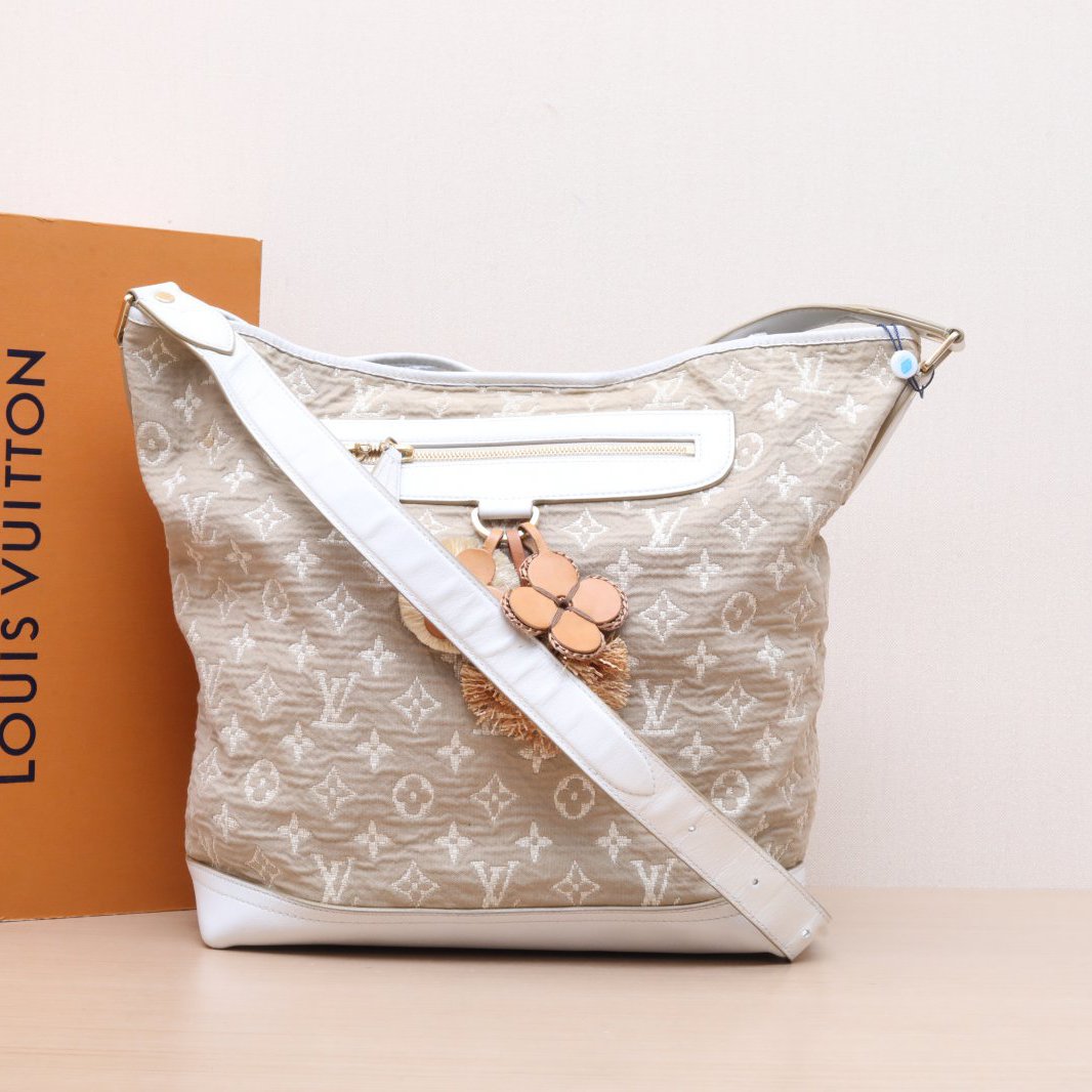 95新 LouisVuitton/路易威登 小花姑姑 米太阳花公仔 丹宁 水桶包
