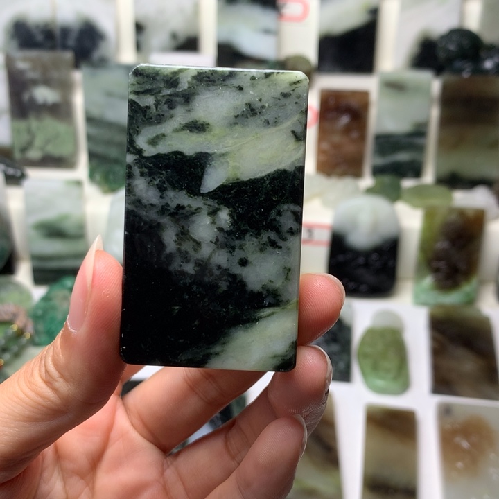 独山玉未镶嵌颈饰