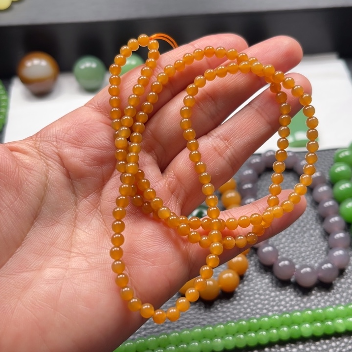 颈饰未镶嵌和田玉（糖玉）