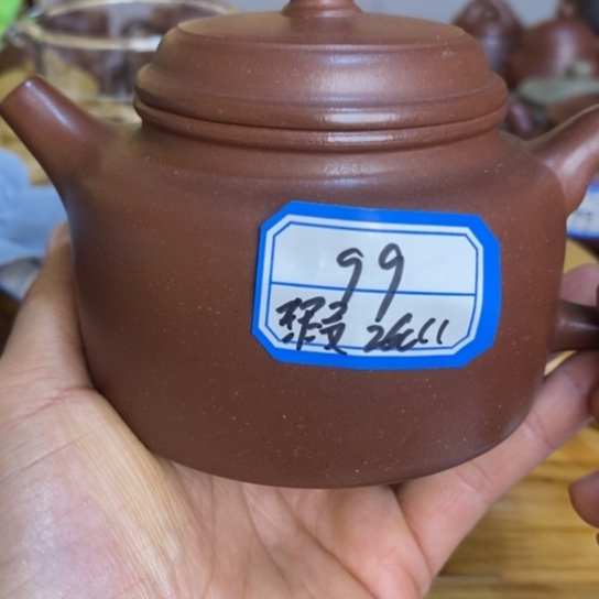紫砂茶壶德中壶，容量260毫升，瑕疵半手