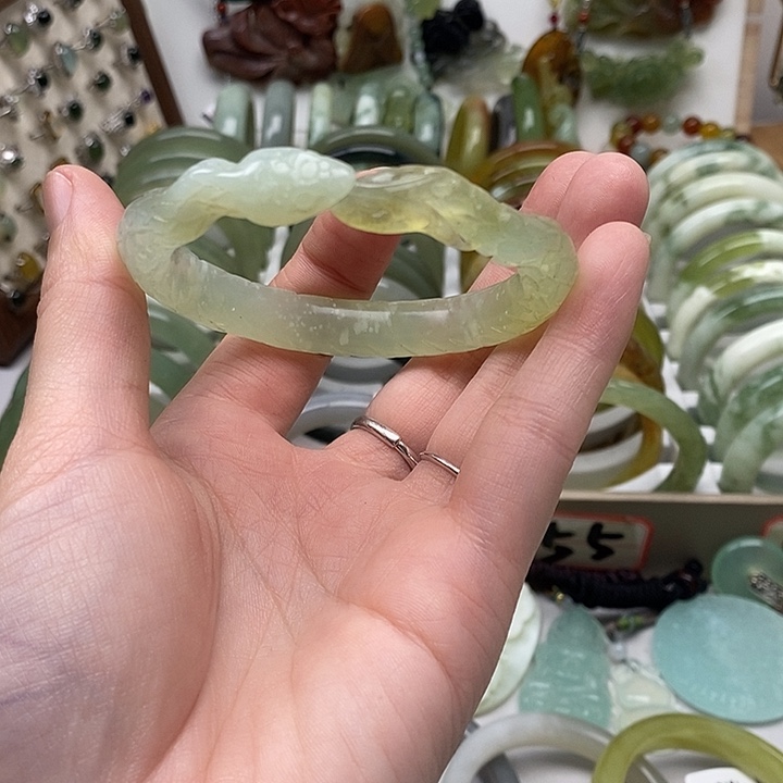 蛇纹石玉手镯未镶嵌岫玉2