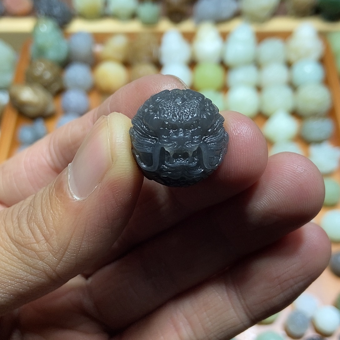 和田玉未镶嵌颈饰定制