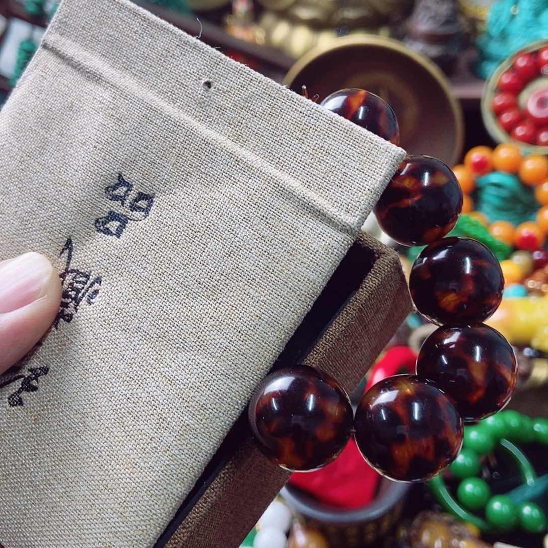 织绣摆件的制作过程很麻烦了