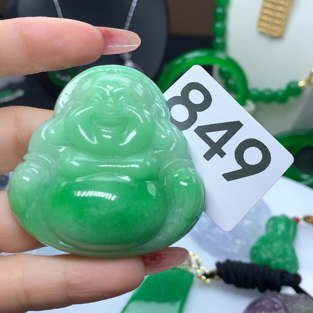 翡翠吊坠(赠链)未镶嵌