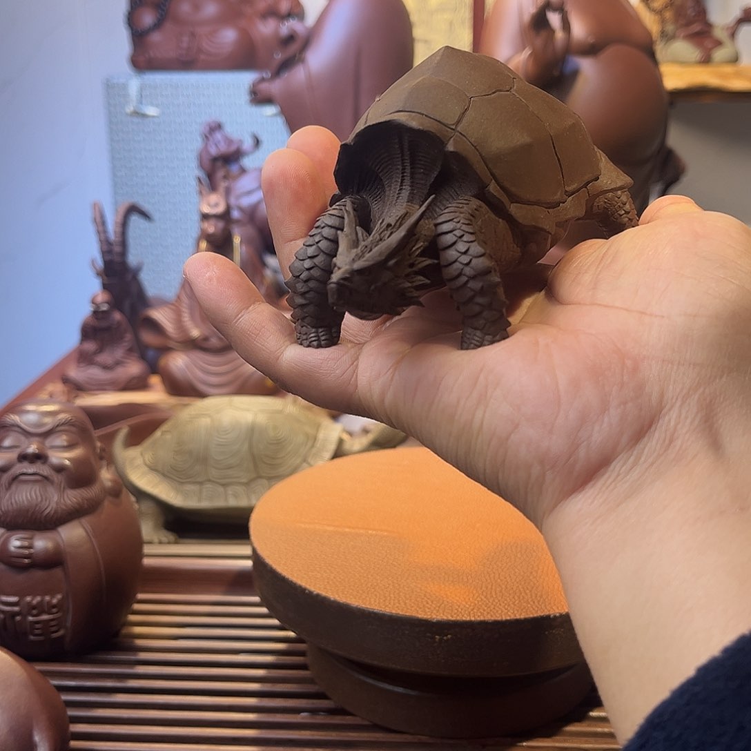 紫砂茶宠摆件。     