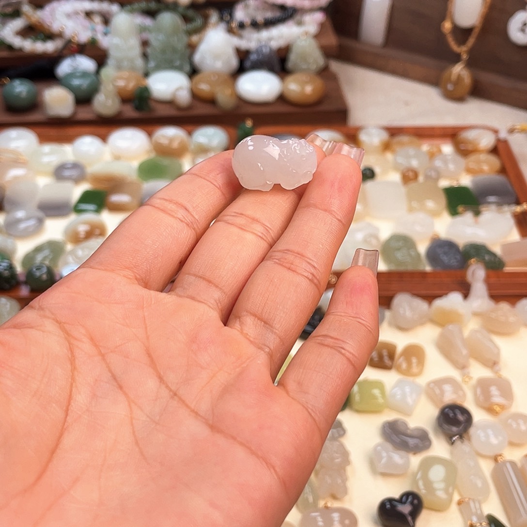 和田玉未镶嵌吊坠(赠链)