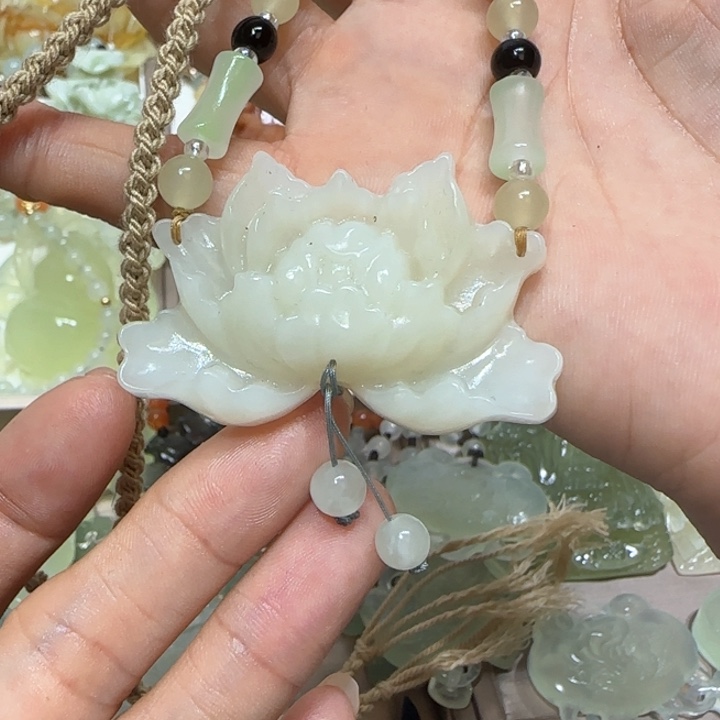 蛇纹石玉吊坠未镶嵌