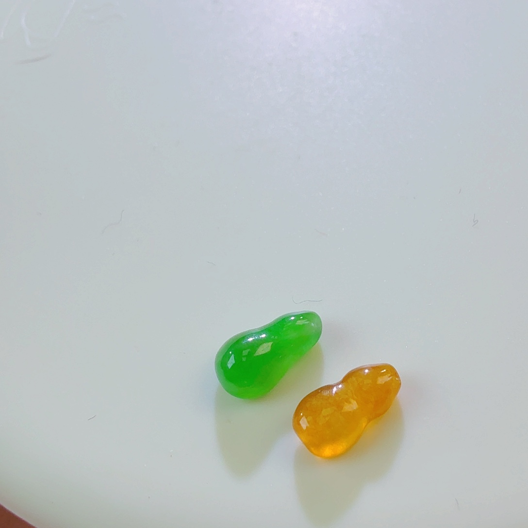 翡翠裸石葫芦一对