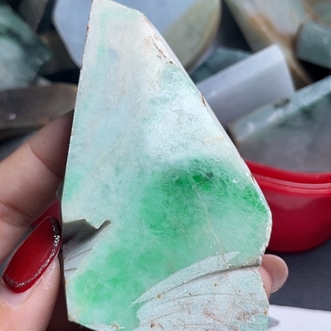 翡翠颈饰未镶嵌只***?