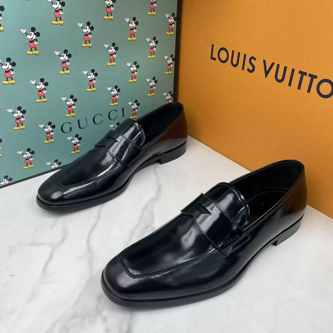 未使用 Prada/普拉达 黑色漆皮亮面潮流百搭舒适正装皮鞋/42码