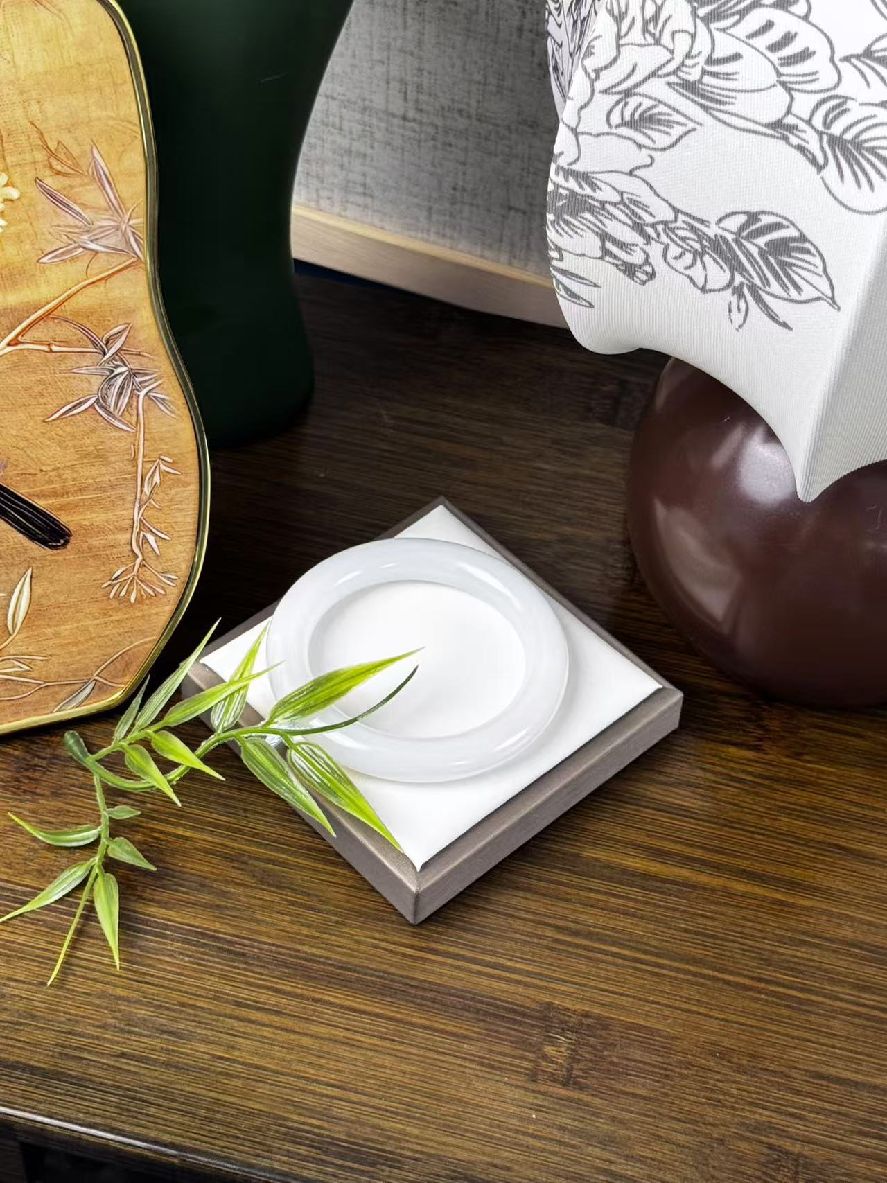 和田玉俄白手镯圆条未镶嵌