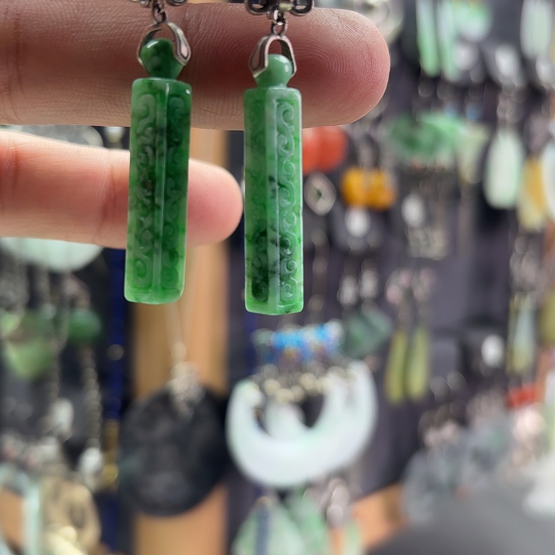 艾***思翡翠银S925镶嵌耳饰