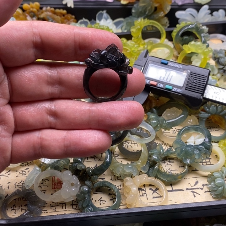 小***喵蛇纹石玉合金颈饰