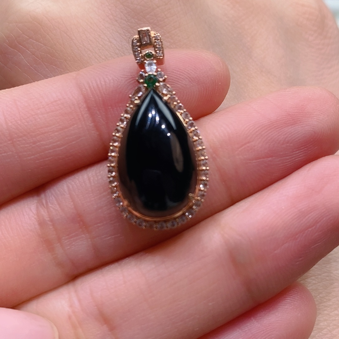 翡翠颈饰18K金镶嵌吊坠