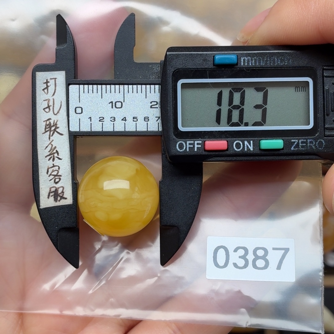 咪***兔琥珀未镶嵌裸石蜜蜡