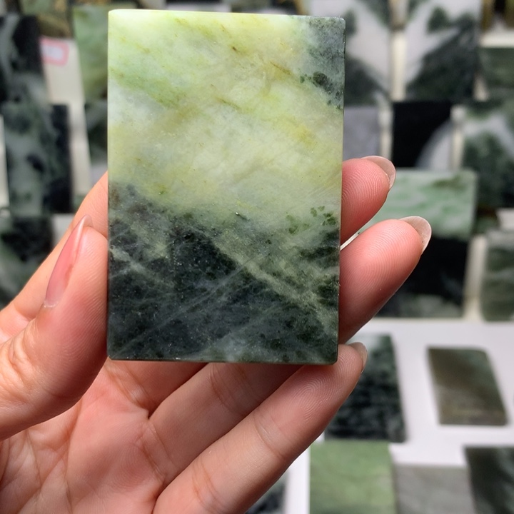 独山玉颈饰未镶嵌