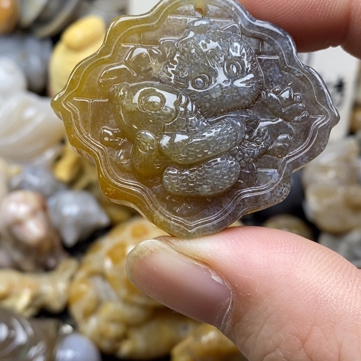 硅化珊瑚（珊瑚玉）未镶嵌颈饰