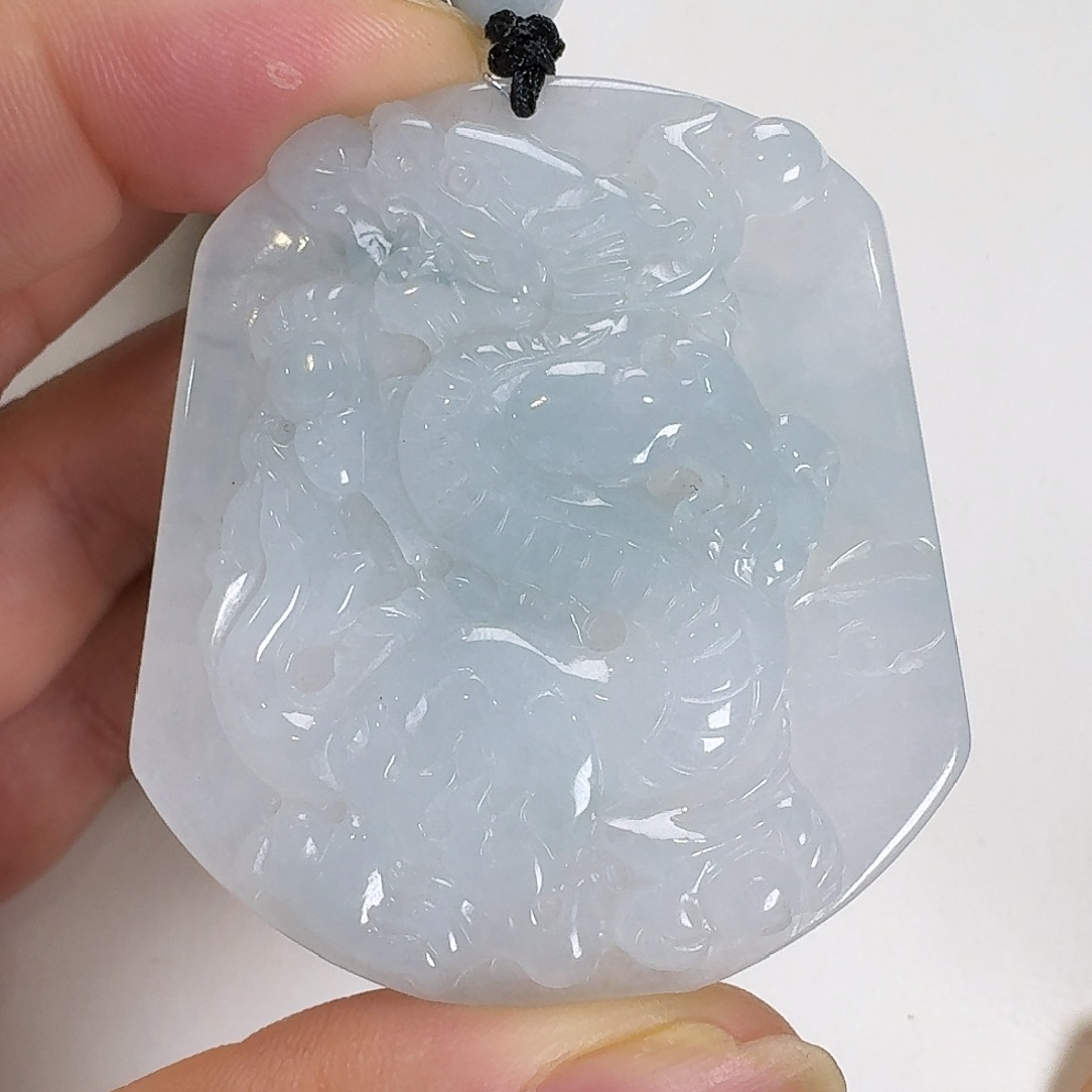 翡翠未镶嵌颈饰龙牌