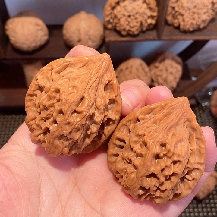 文玩核桃吊坠42尺鸡心核桃