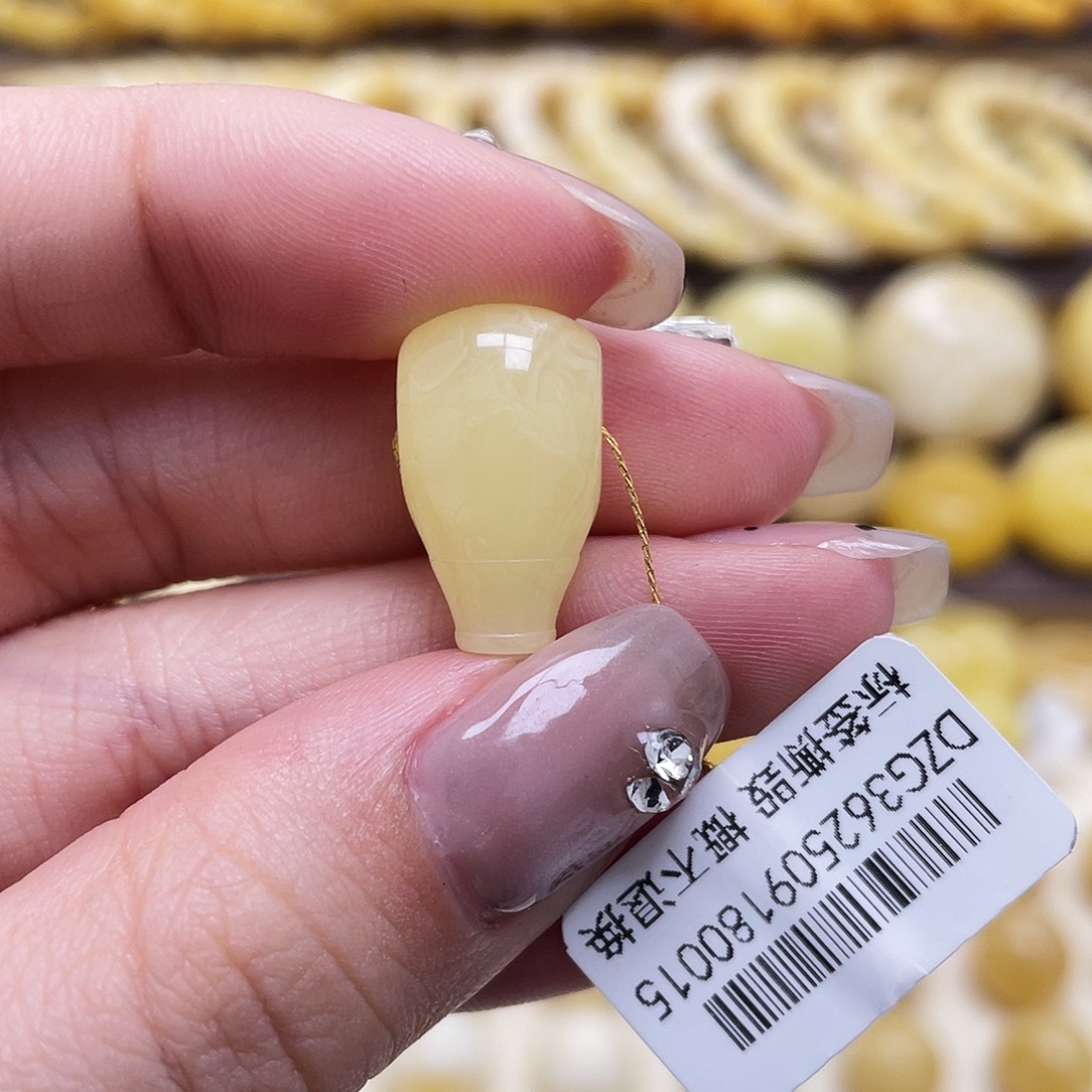 幸***生琥珀未镶嵌裸石10.5*18.2mm三通