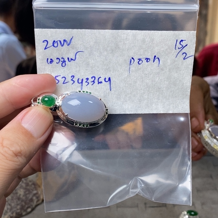 定制翡翠未镶嵌p**n鸽子蛋