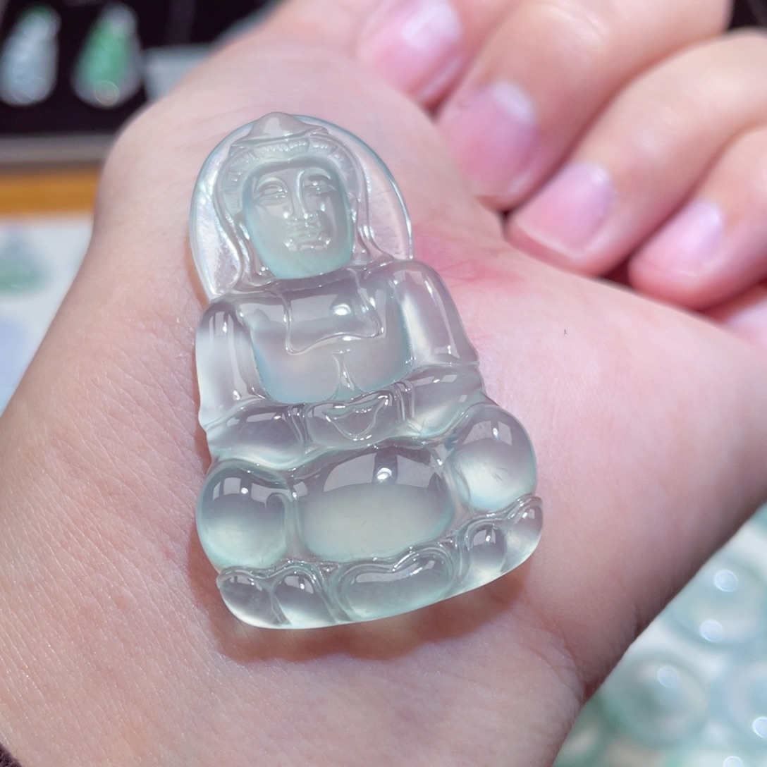 颈饰未镶嵌翡翠观音