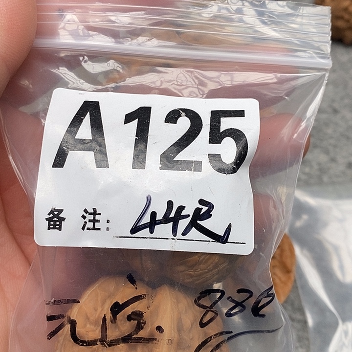 ****鸭文玩核桃吊坠三棱