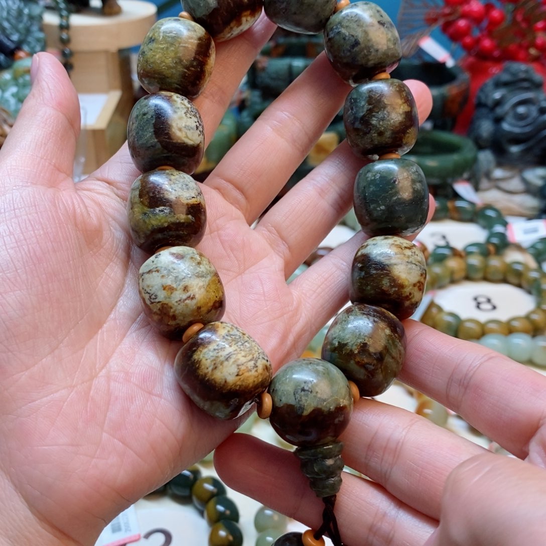 透闪石质玉手串未镶嵌