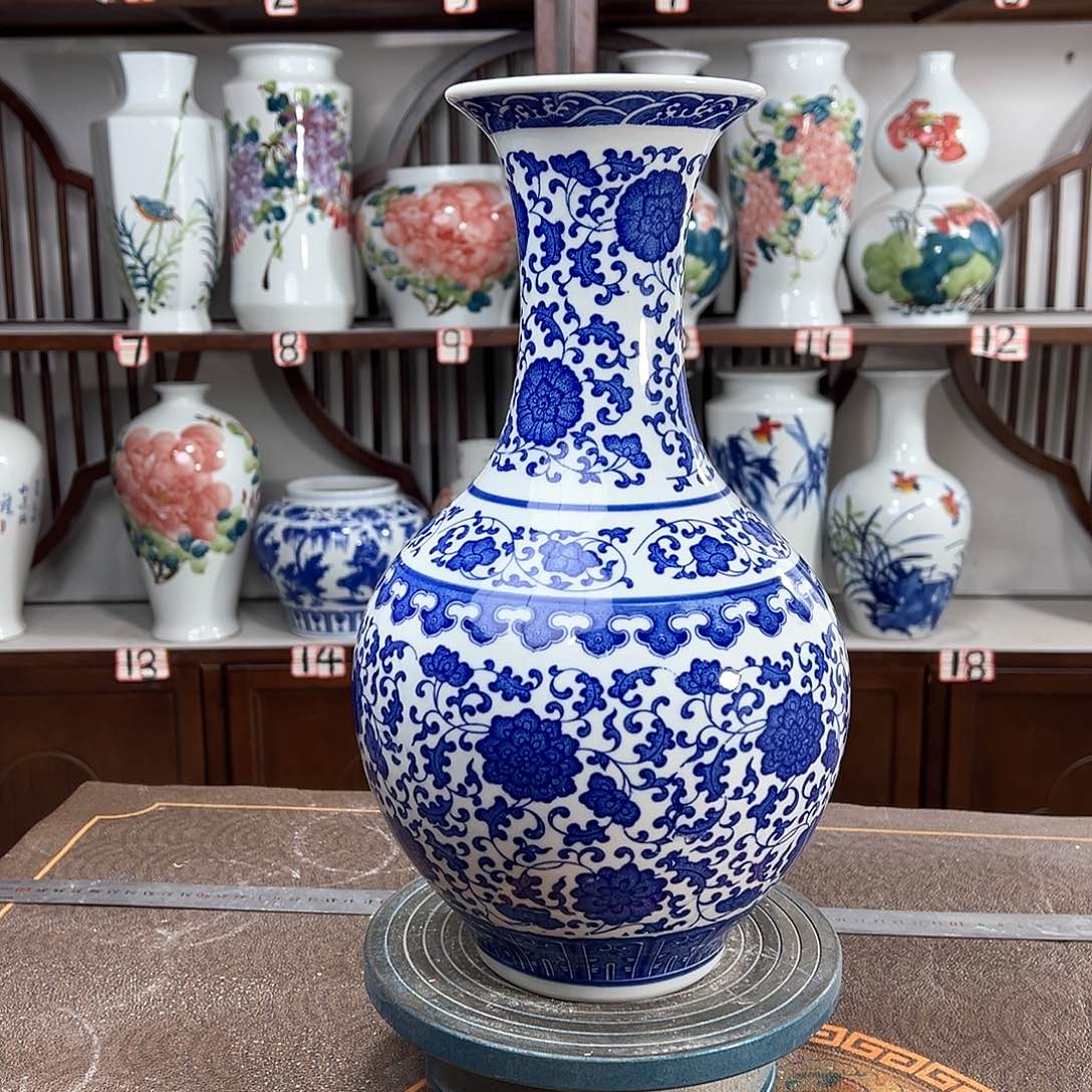 摆件景德镇陶瓷缠枝