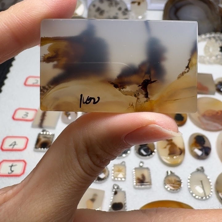 玛瑙/玉髓未镶嵌珠宝奇石