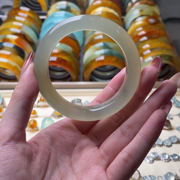 蛇纹石玉手镯未镶嵌55.7