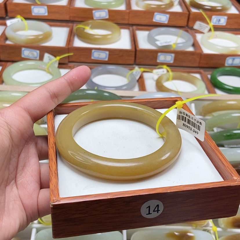 【闪购商品】和田玉手镯未镶嵌