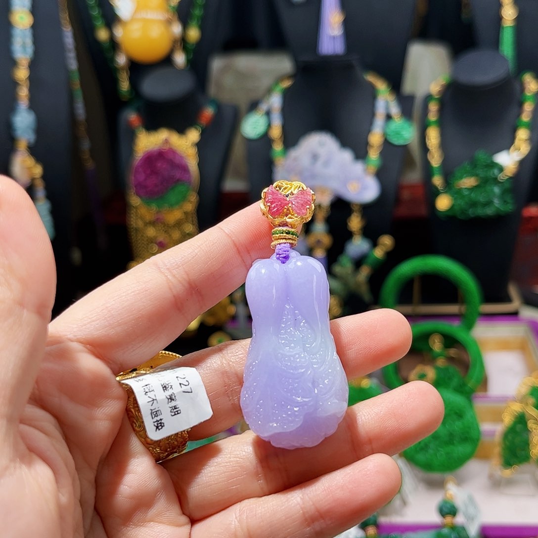 【闪购商品】翡翠吊坠(赠链)未镶嵌 白菜