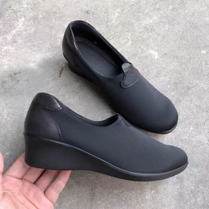 黑色经典老式布鞋