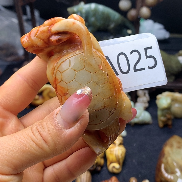 到***里和田玉未镶嵌车挂