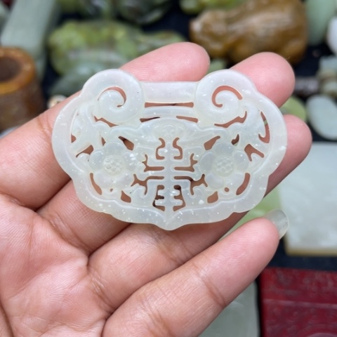 蛇纹石玉未镶嵌颈饰2