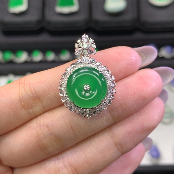 翡翠吊坠(不含链)18K金镶嵌新货力推